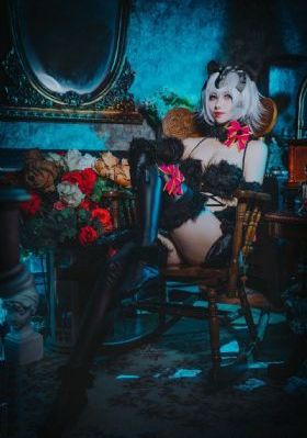 欧美明星长羽绒服街拍_BD韩语全集在线观看
